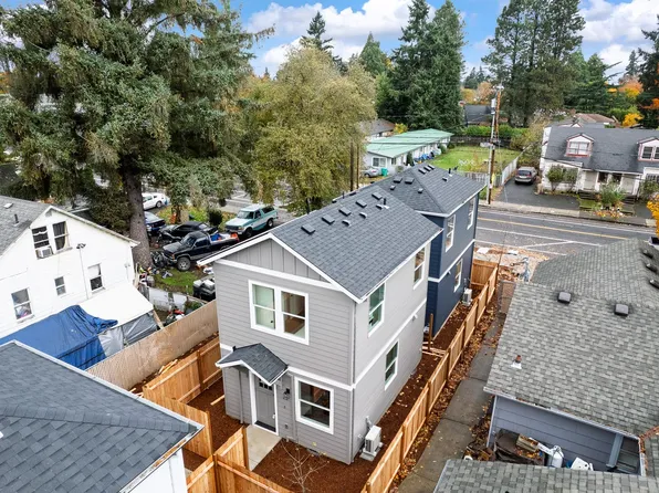 12094 SE Market St, Portland, OR 97216