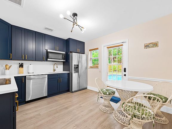 4th image of 1425 NE 5th Terrace