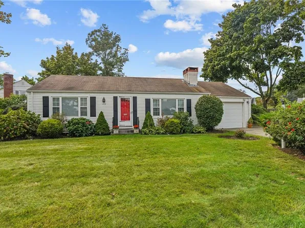 372 Manor Dr, Warwick, RI 02888