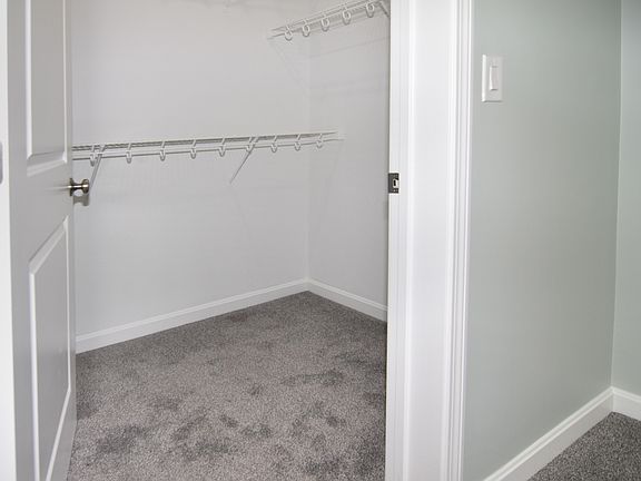 3rd image of 18A Wentworth St