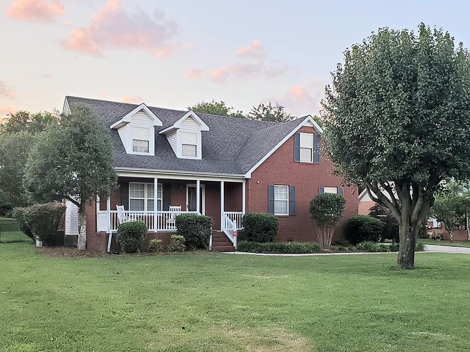 1st image of 389 Clarkston Dr