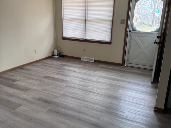 206 Riverside Dr, Jefferson City, MO 65101