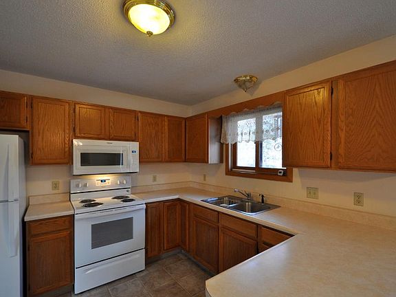3rd image of 12918 Brentwood Cir