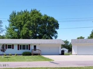 204 1st Ave SE, Geneva, MN 56035