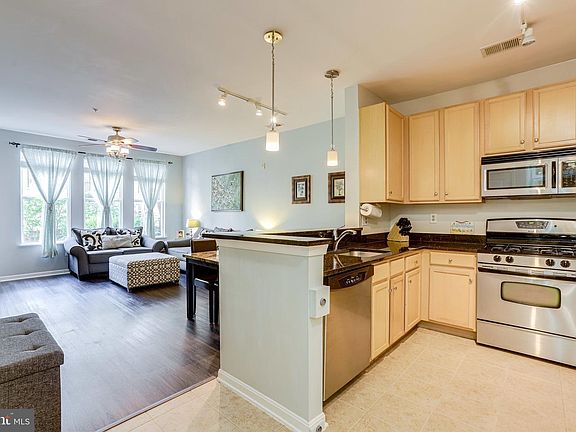 4th image of 2665 Prosperity Ave APT 131