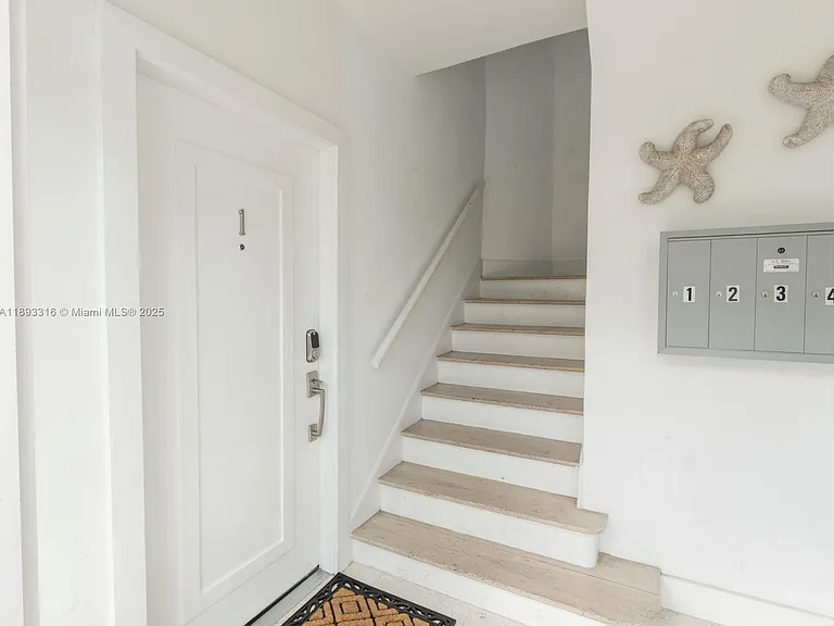 241 28th St #1 — Photo 16