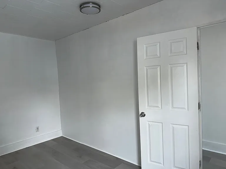 336 Broad St — Photo 15
