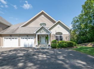 17 Harmony Trl #17, New Milford, CT 06776