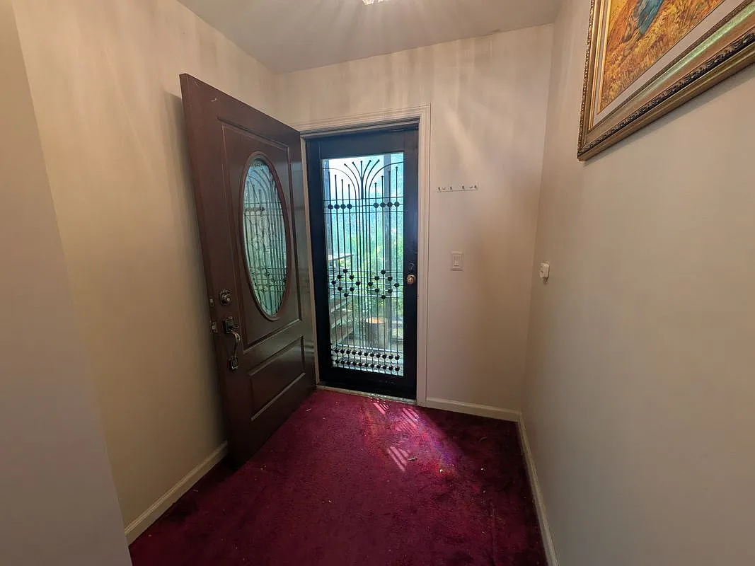 4 bed, 2.5 bath, 1930 sqft, $4,600 — Photo 4