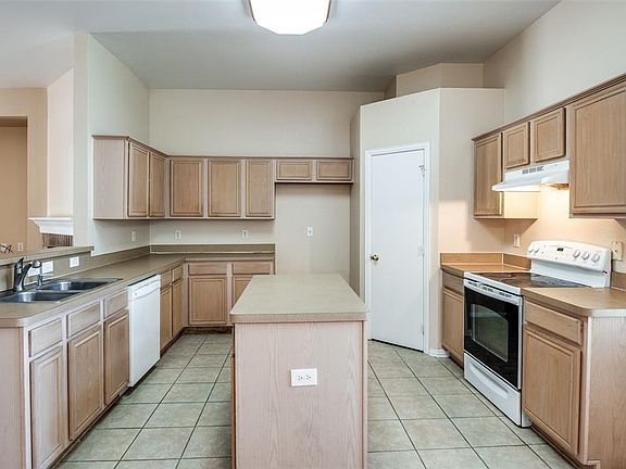 4th image of 413 Port Arthur Dr