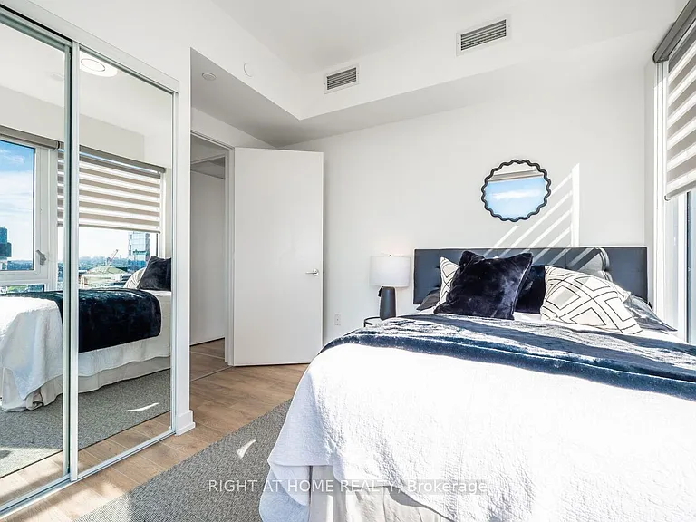 158 Front St E #1613 — Photo 20