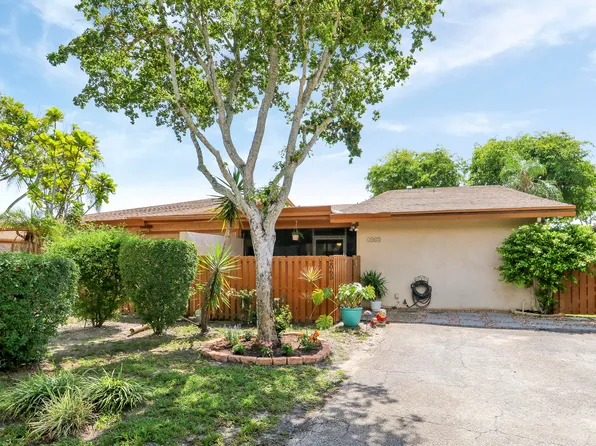2065 SW 24th Circle, Boynton Beach, FL 33426