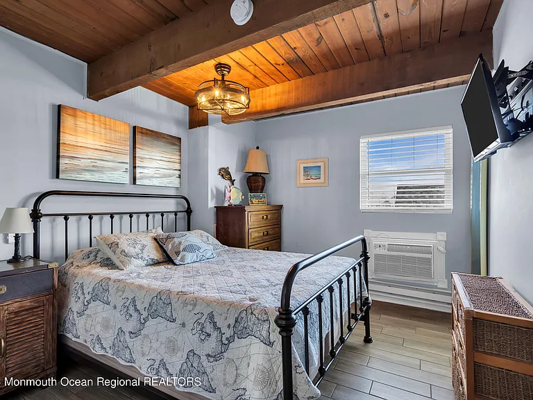 1812 Boulevard #11 — Photo 4