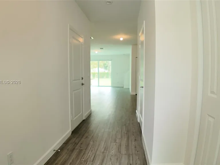 4612 Hollister Ave — Photo 4