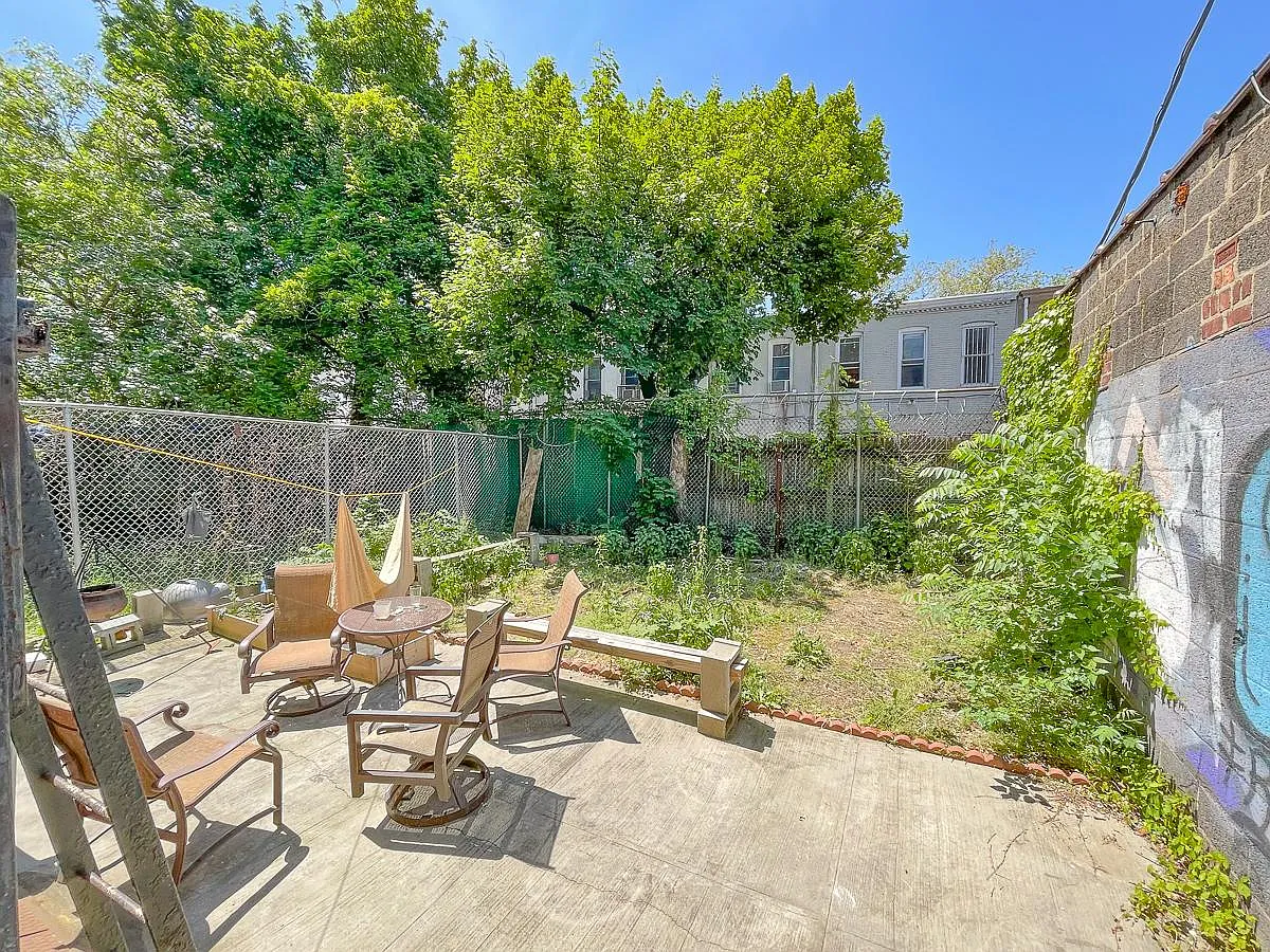 1327 Halsey Street — Photo 1