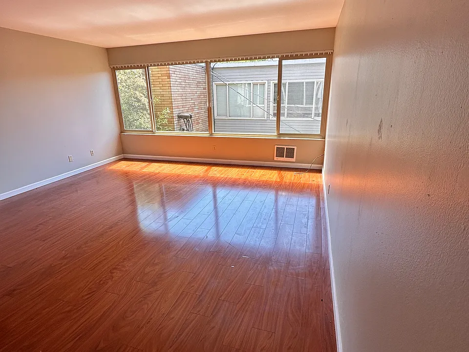 414 Belmont Ave E #203