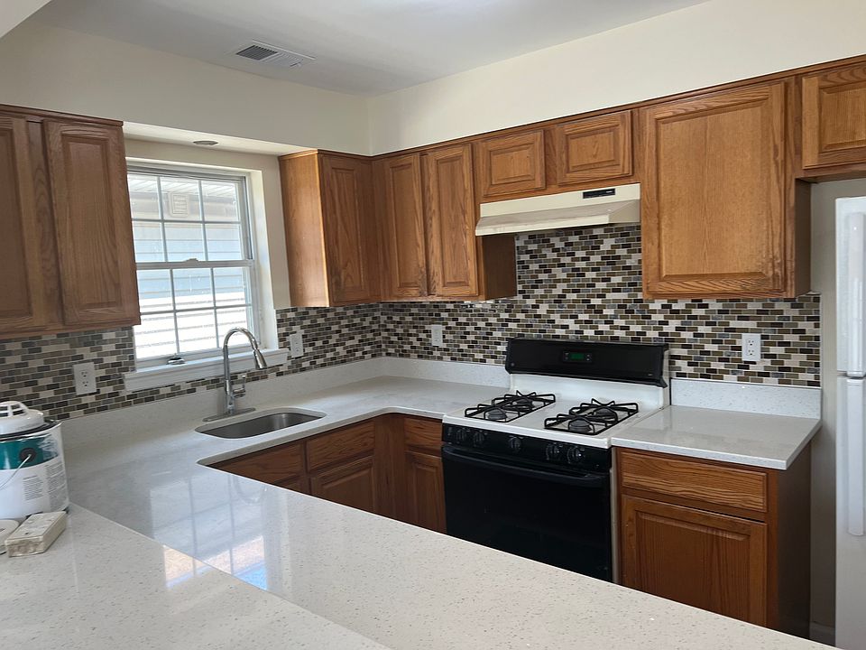 1st image of 34 Milford Ave Floor 2