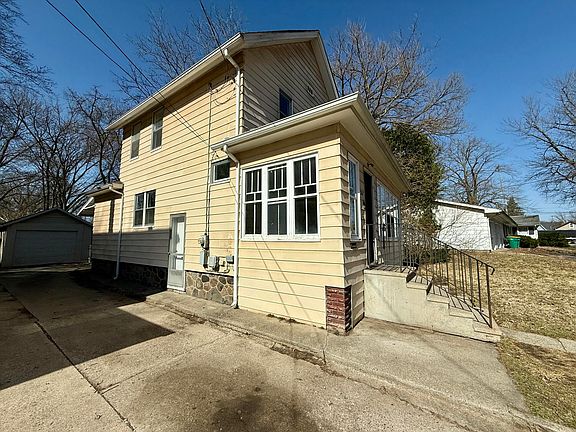 2nd image of 20 Magnolia Ave