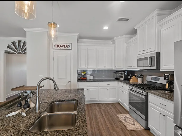 318 Oconee Dr — Photo 2