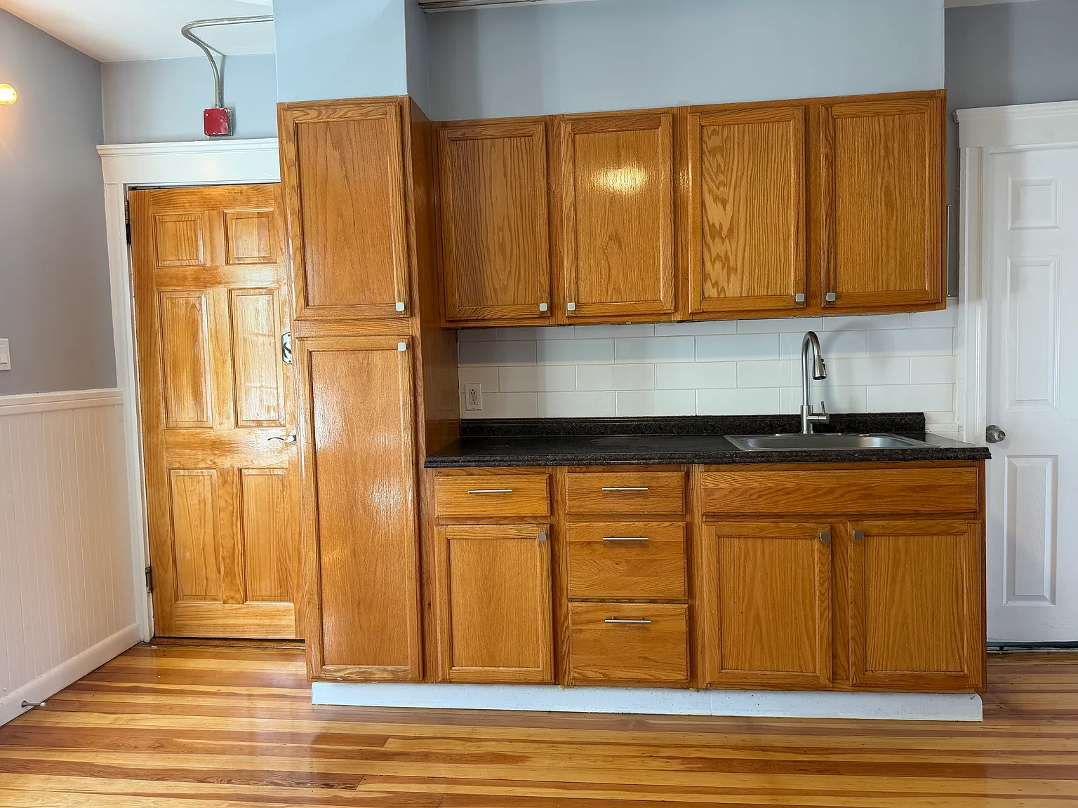 2 bed, 900 sqft, $1,750 — Photo 2
