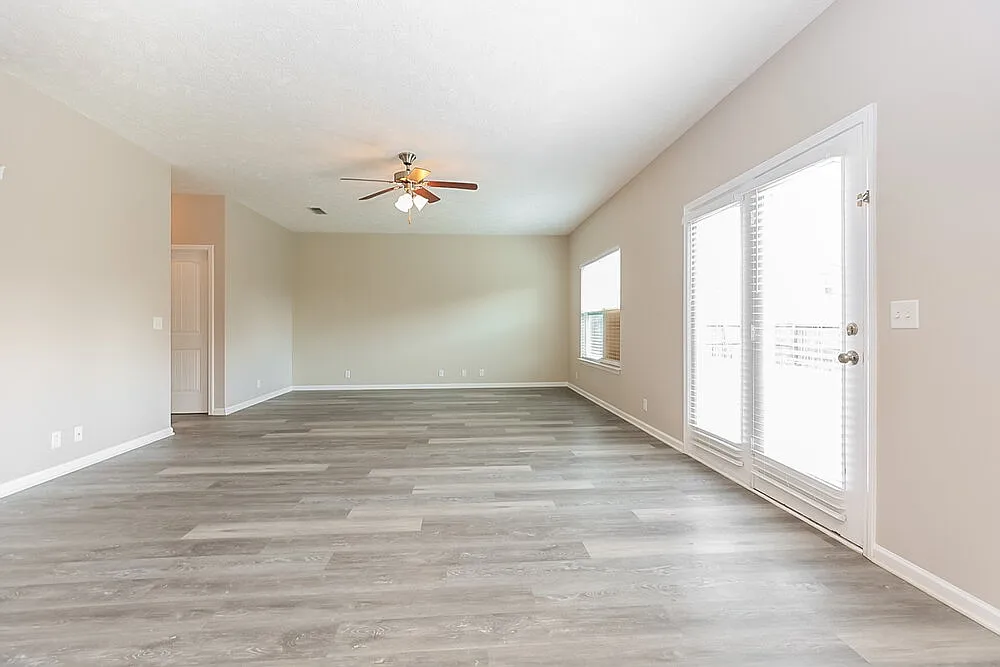 5 bed, 2.5 bath, 2581 sqft, $2,795 — Photo 4