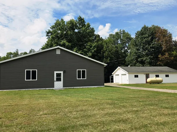 828 S Wicker Rd, Stanton, MI 48888