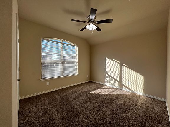 3rd image of 569 W Kara Dr