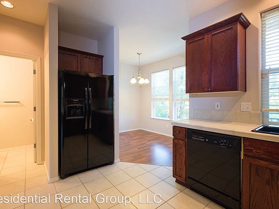 4th image of 6049 NE Alder St