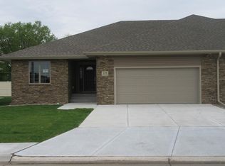 516 Redwood Rd, Grand Island, NE 68803
