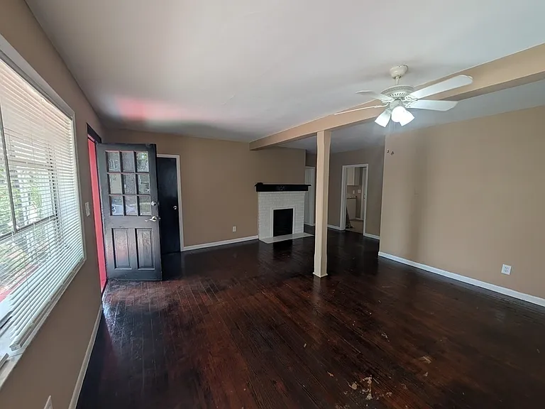407 Engman St #C — Photo 9