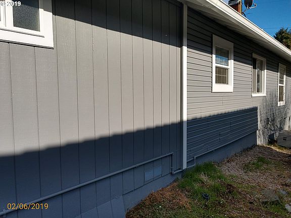 5th image of 744 NE Nash St