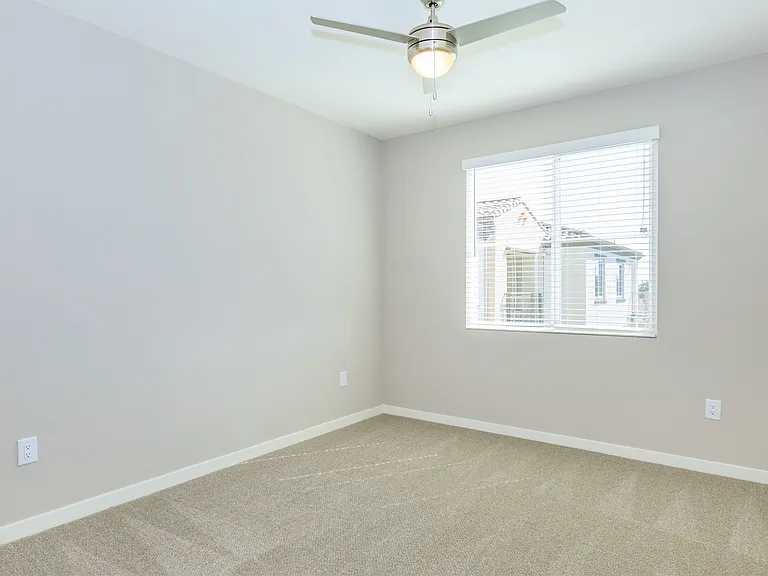 Los Alamitos Luxury Apartments — Photo 57