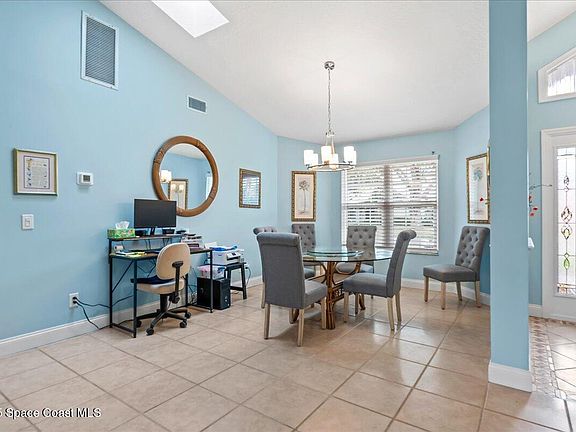 4th image of 1836 Fox Bay Dr