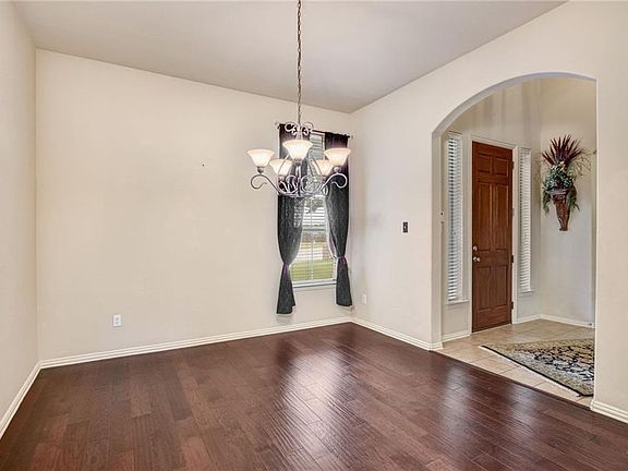3rd image of 4105 Creek Hill Ln