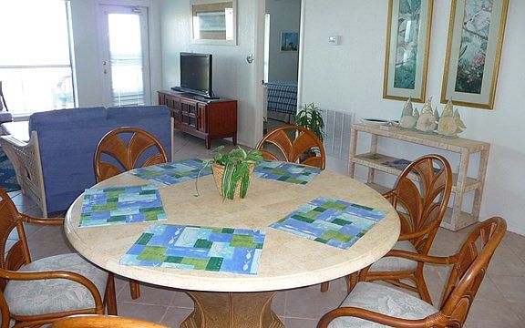 5th image of 402 Padre Blvd