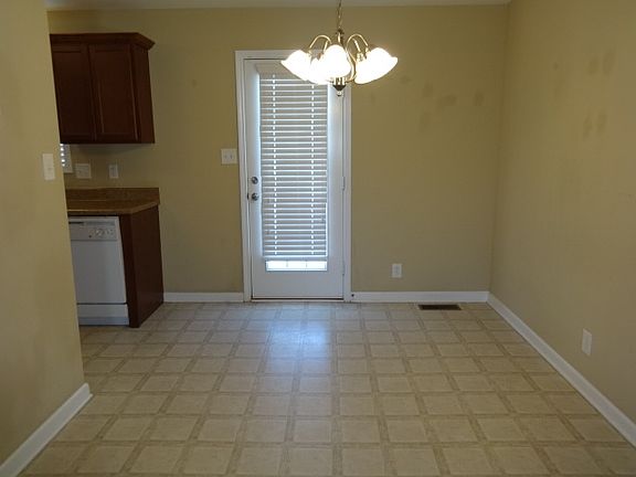 3rd image of 3165 Brook Hill Dr
