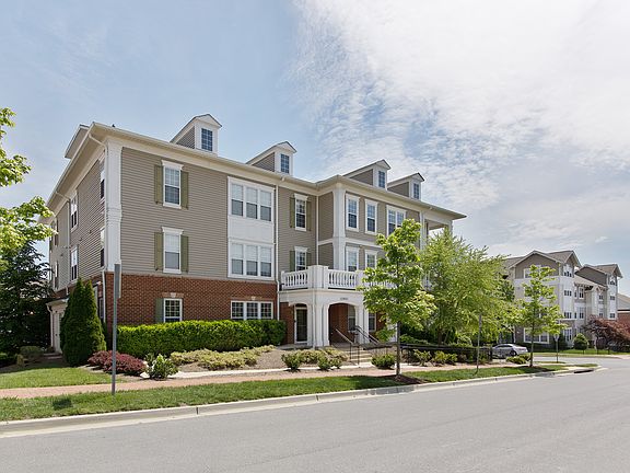 3rd image of 12901 Clarks Crossing Dr APT 303