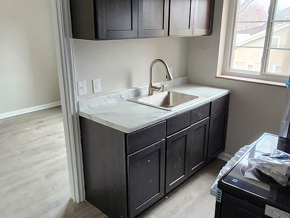 5th image of 2469 Noble Rd #10