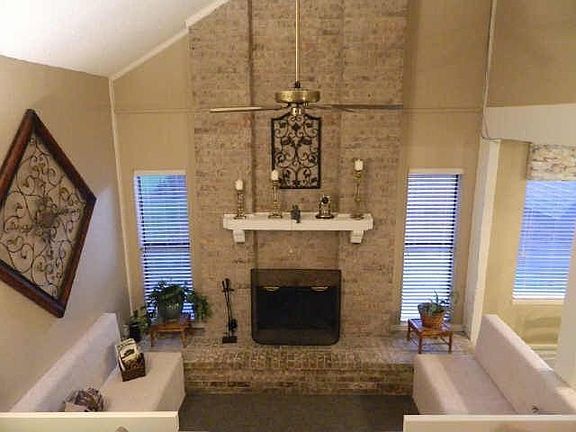 4th image of 2701 Royal Oaks Dr