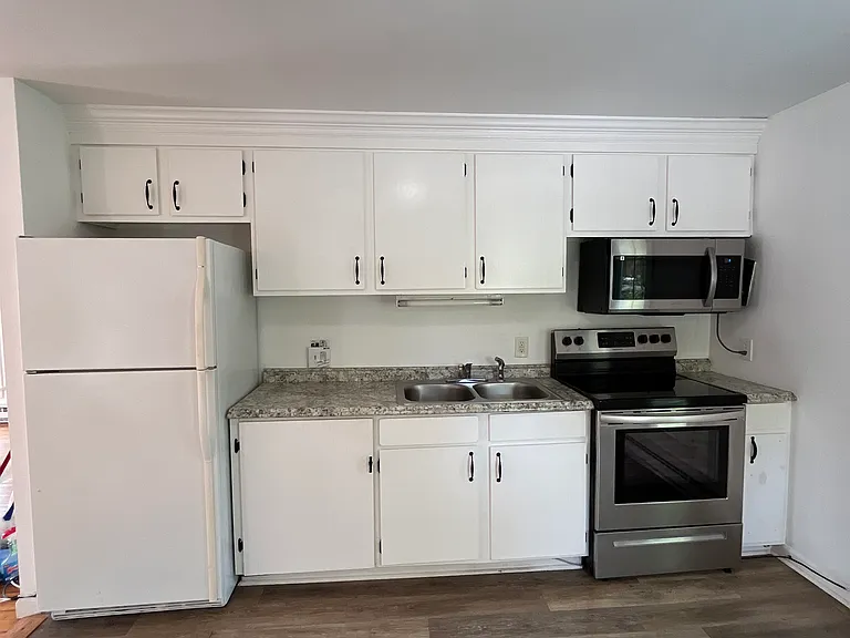 8 N Front St — Photo 11