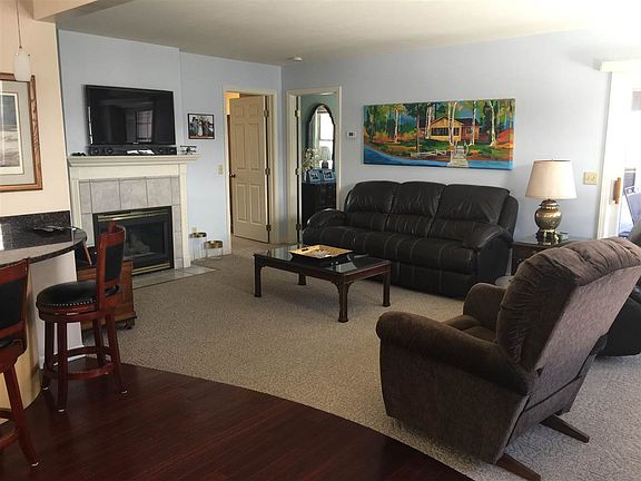 3rd image of 240 Birchridge Dr