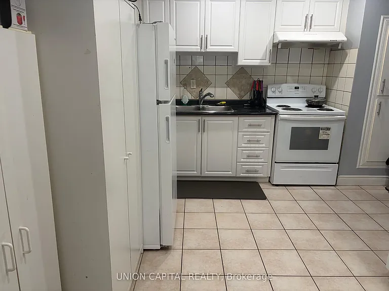 71 Osterhout Pl #ROOM — Photo 8