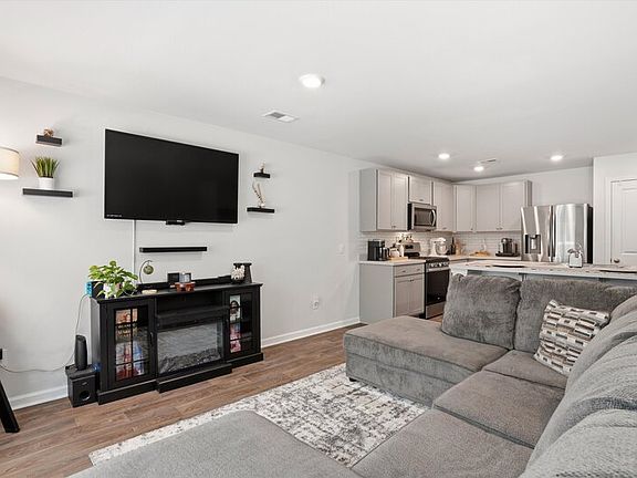 5th image of 221 Cozy Brook Ct #1