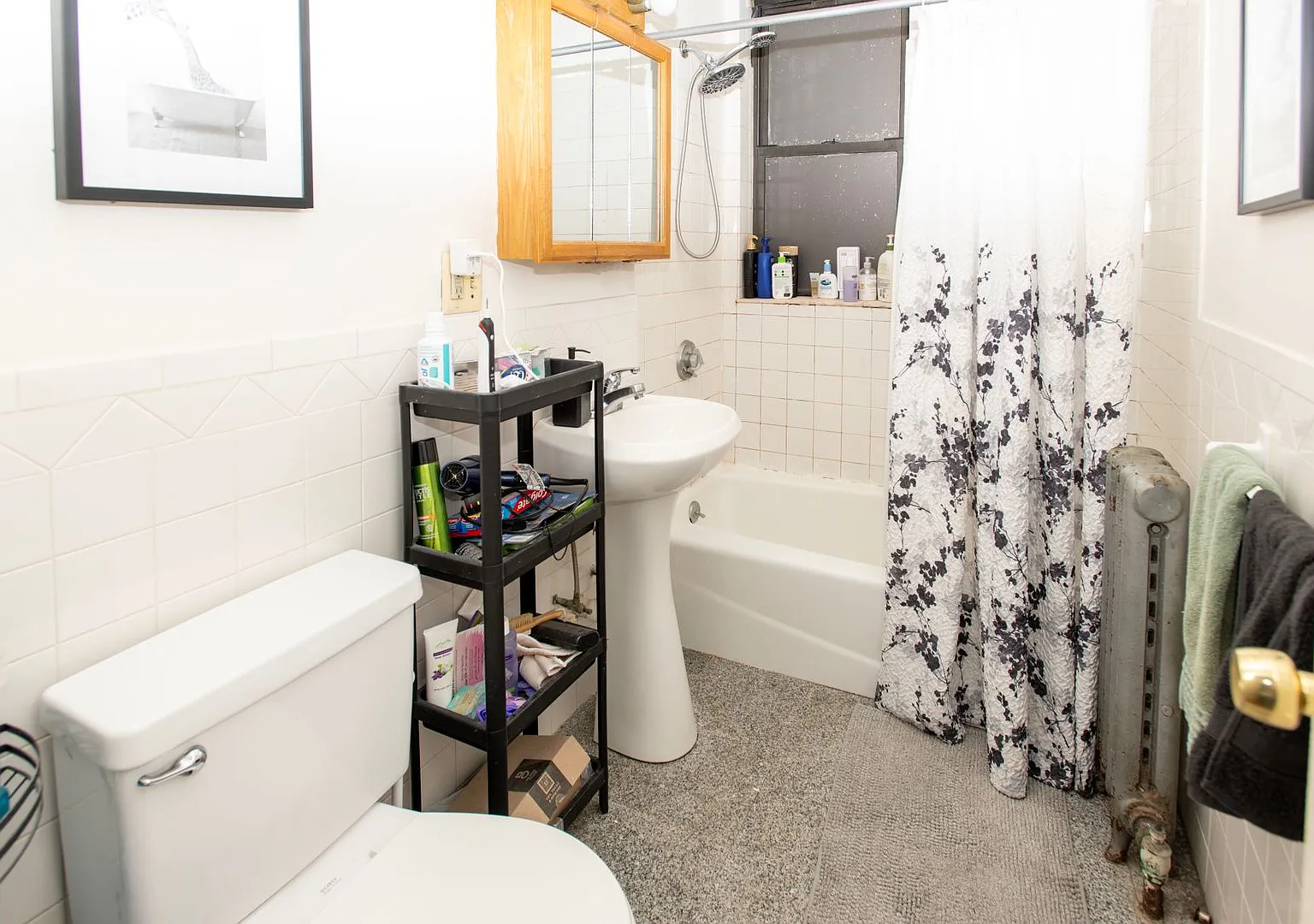 No Fee, Heat and Hot Water Included, All rooms big, Near B and C lines. Free heat and hot water! — Photo 4