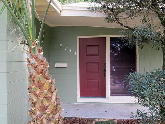 3rd image of 5744 Yucatan Dr