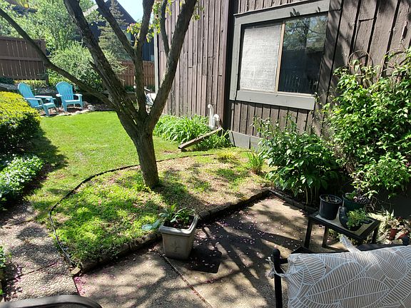 5th image of 160 Carberry Hill Ct