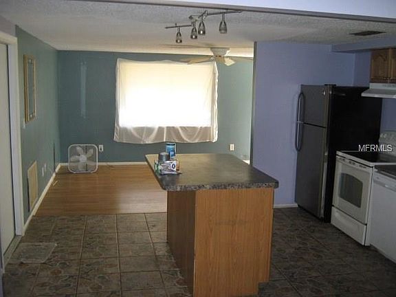 4th image of 3351 Garfield Dr