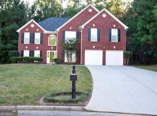6681 Point Of Woods Dr, Stone Mountain, GA 30087