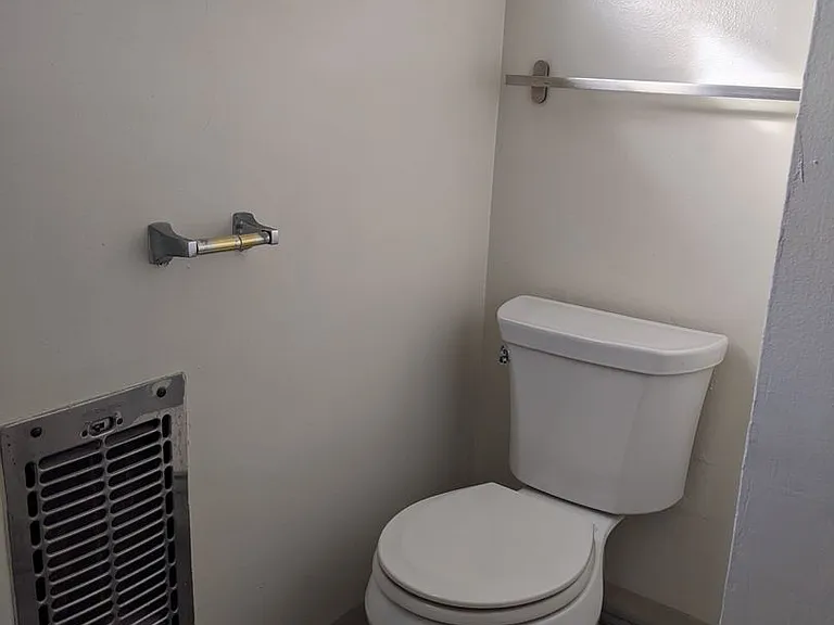 244 N Oakland Ave — Photo 12