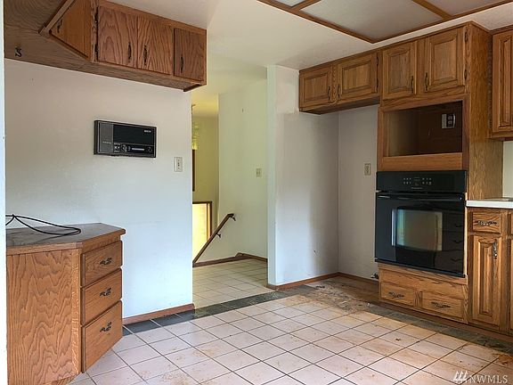 3rd image of 4821 65th Ave NE